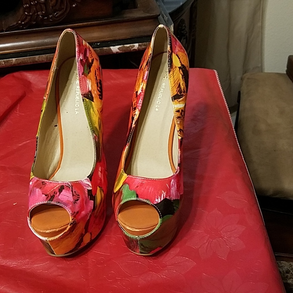 Shoes - Picture 3 of 3